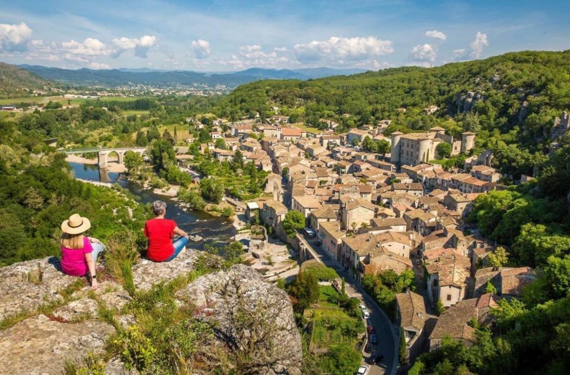 Escapade Ardechoise - Parking Gratuit - Chateau A 2 Pas Aubenas Eksteriør billede