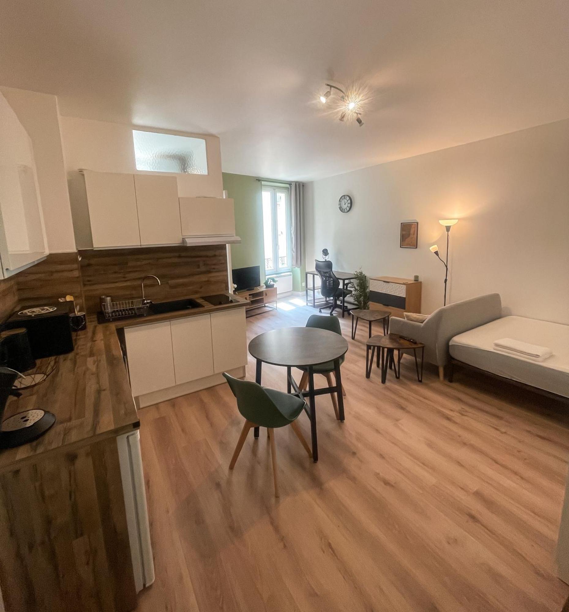 Escapade Ardechoise - Parking Gratuit - Chateau A 2 Pas Aubenas Eksteriør billede